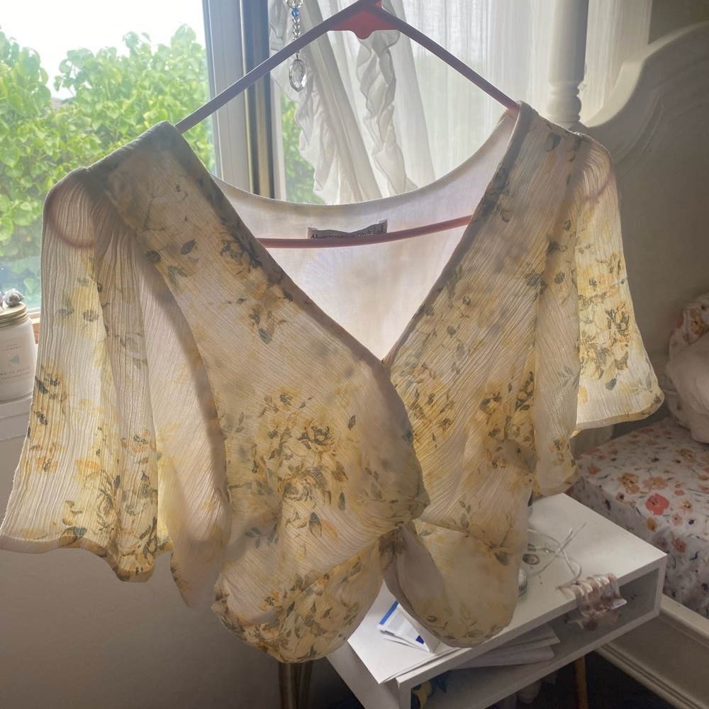 Aeropostal flowy floral blouse, size small.